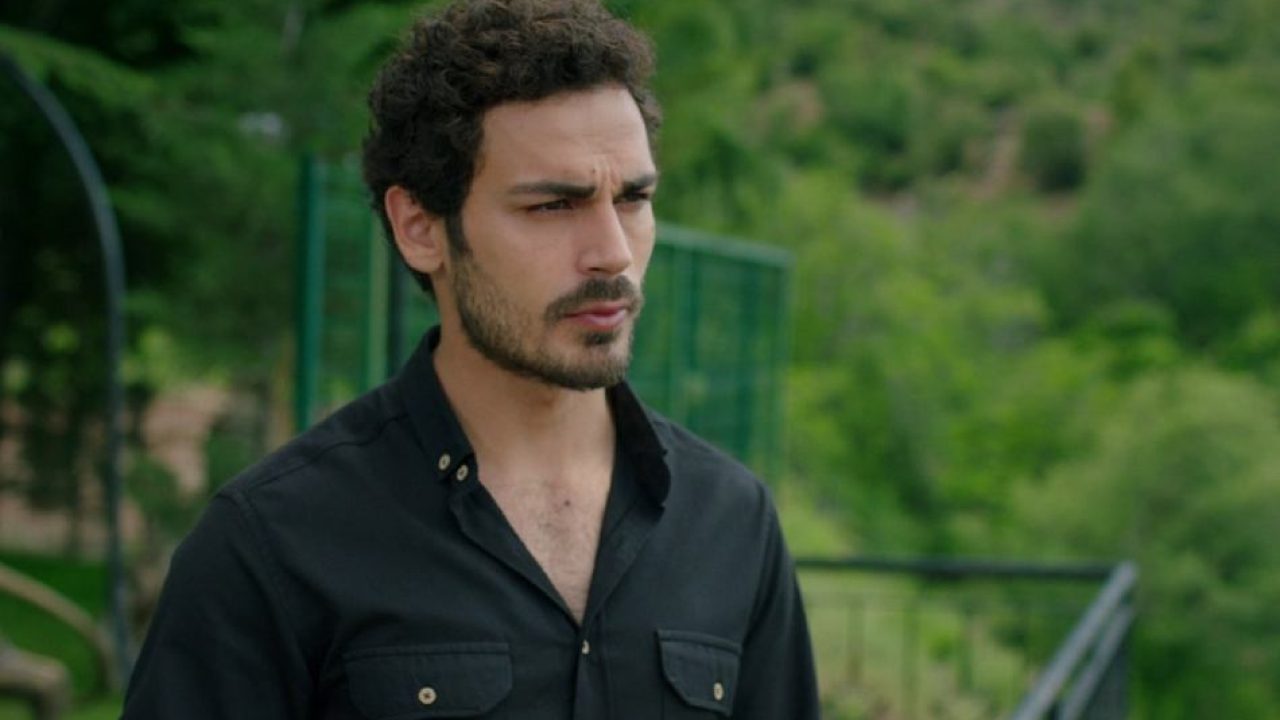 Полицейские арестовали Эрдама Кайнарджа на съёмках сериала «Море огня».